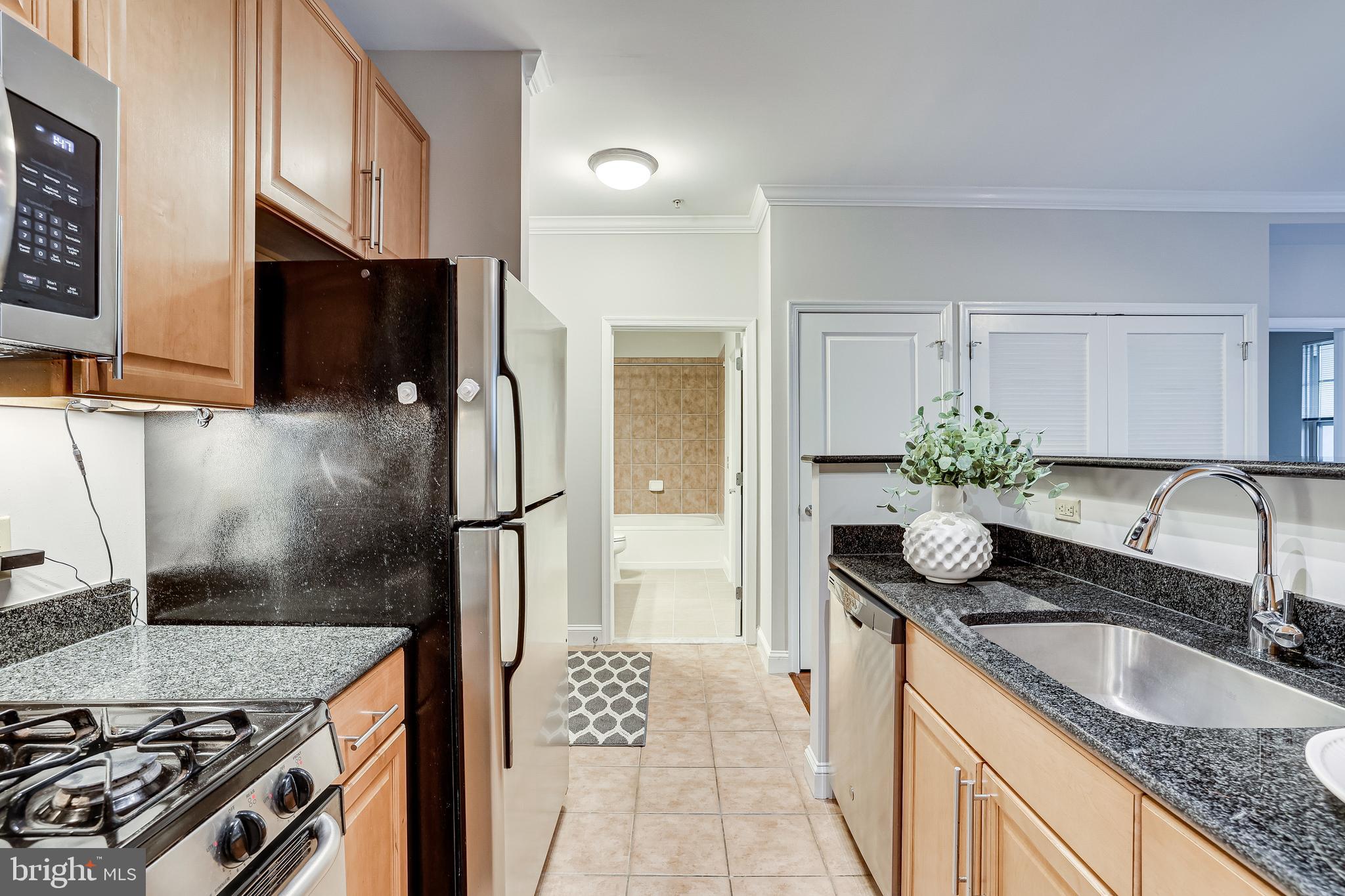 THE MERCER AT RESTON SQUARE - Residential