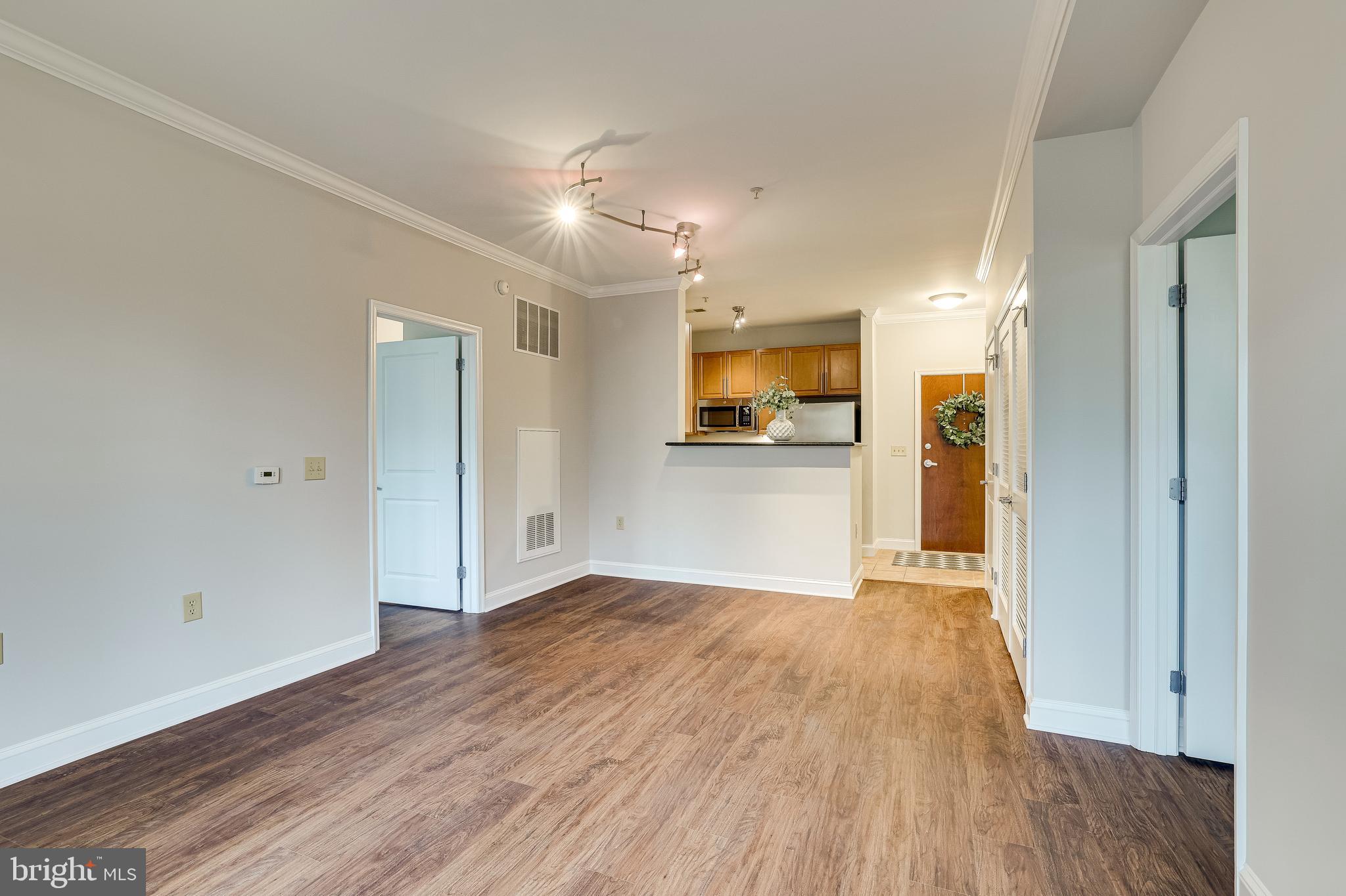 THE MERCER AT RESTON SQUARE - Residential