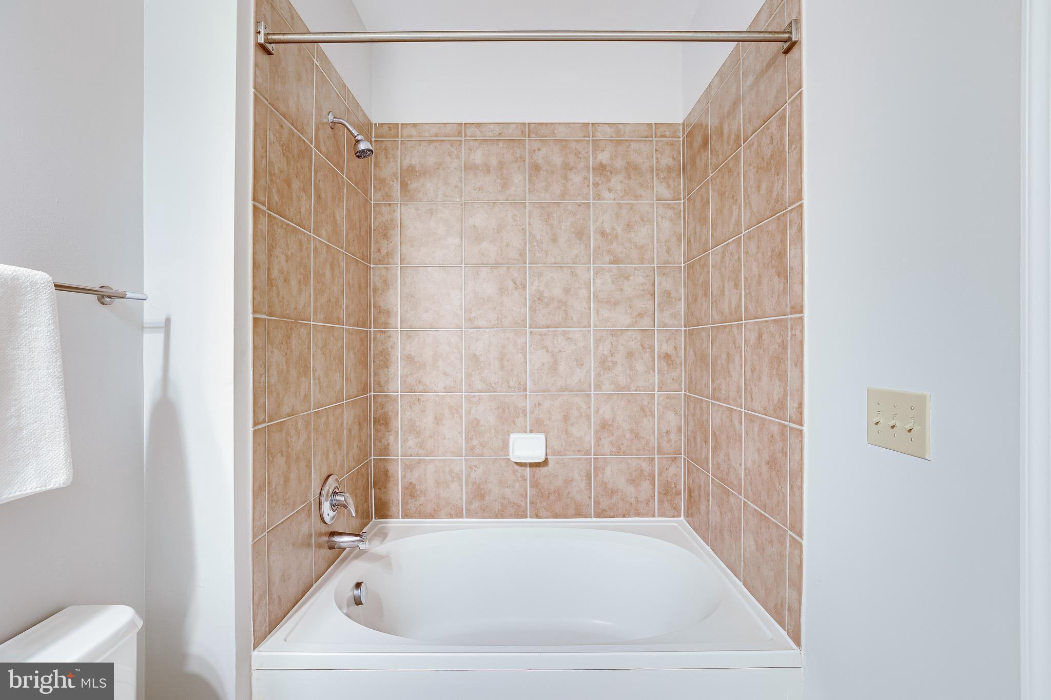 THE MERCER AT RESTON SQUARE - Residential