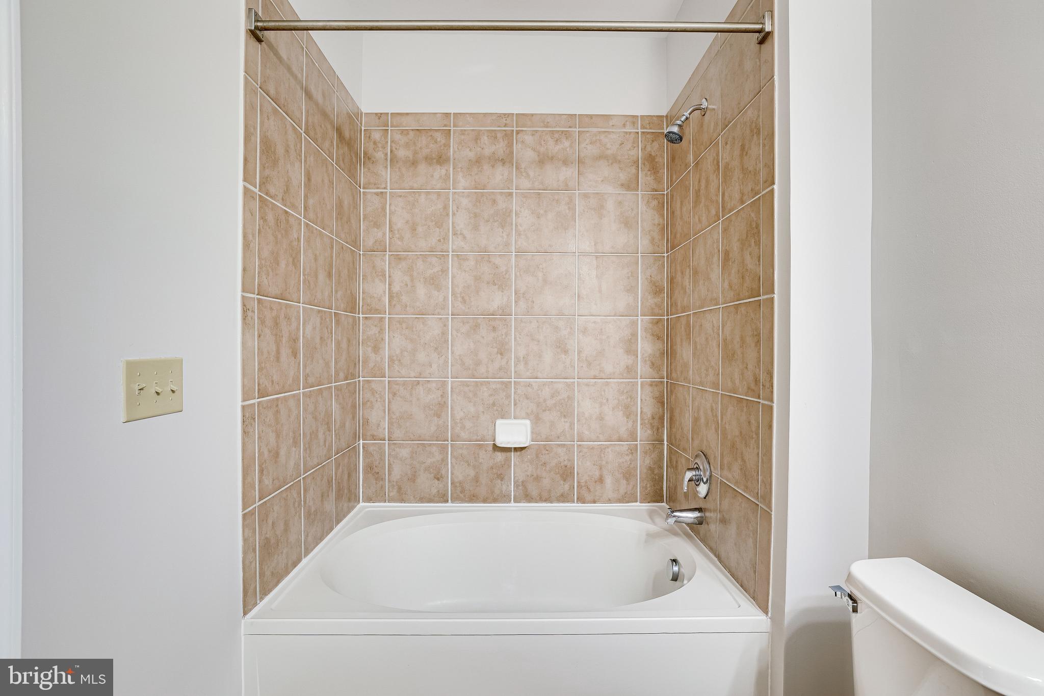 THE MERCER AT RESTON SQUARE - Residential