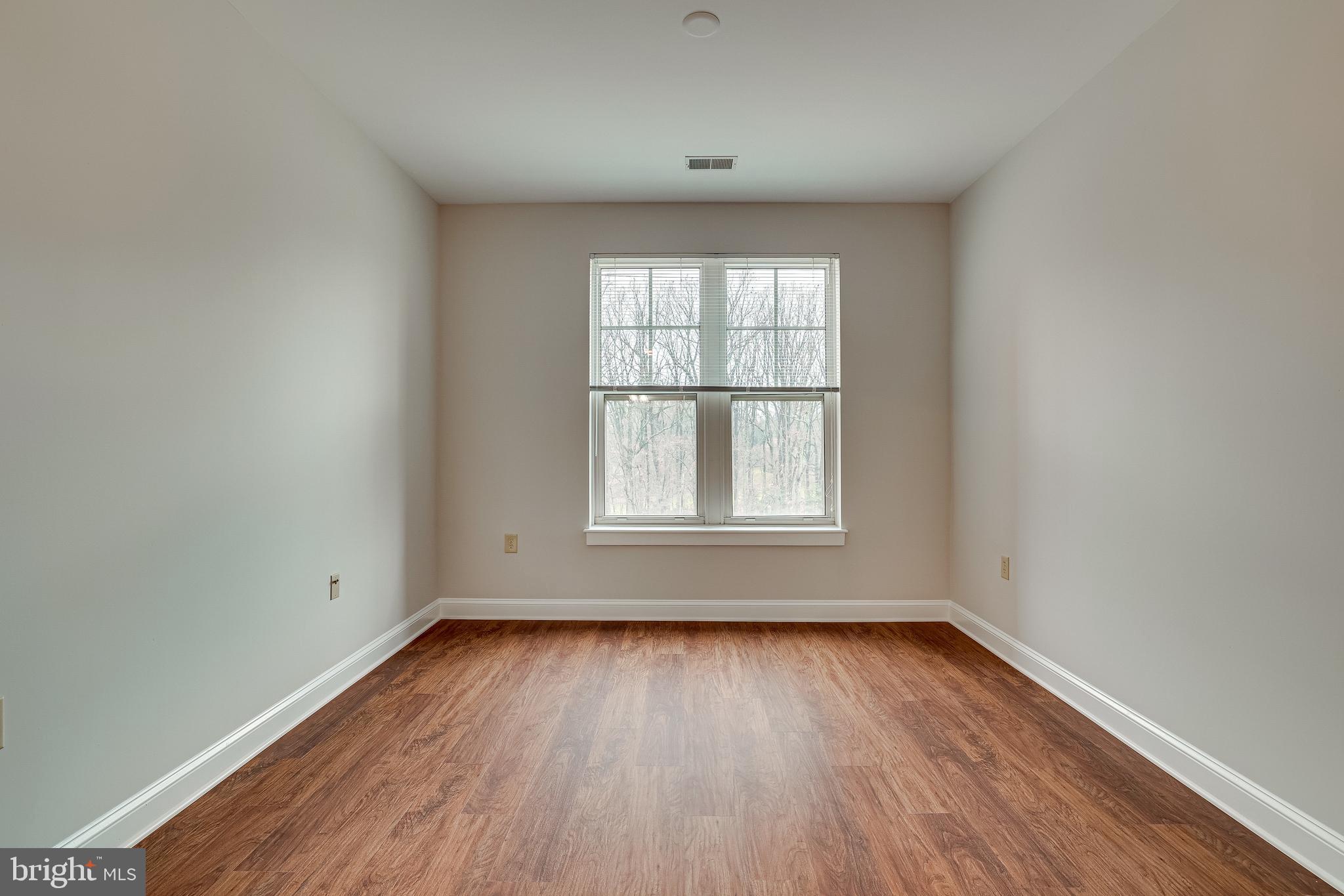 THE MERCER AT RESTON SQUARE - Residential