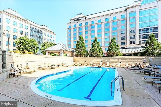 THE MERCER AT RESTON SQUARE - Residential