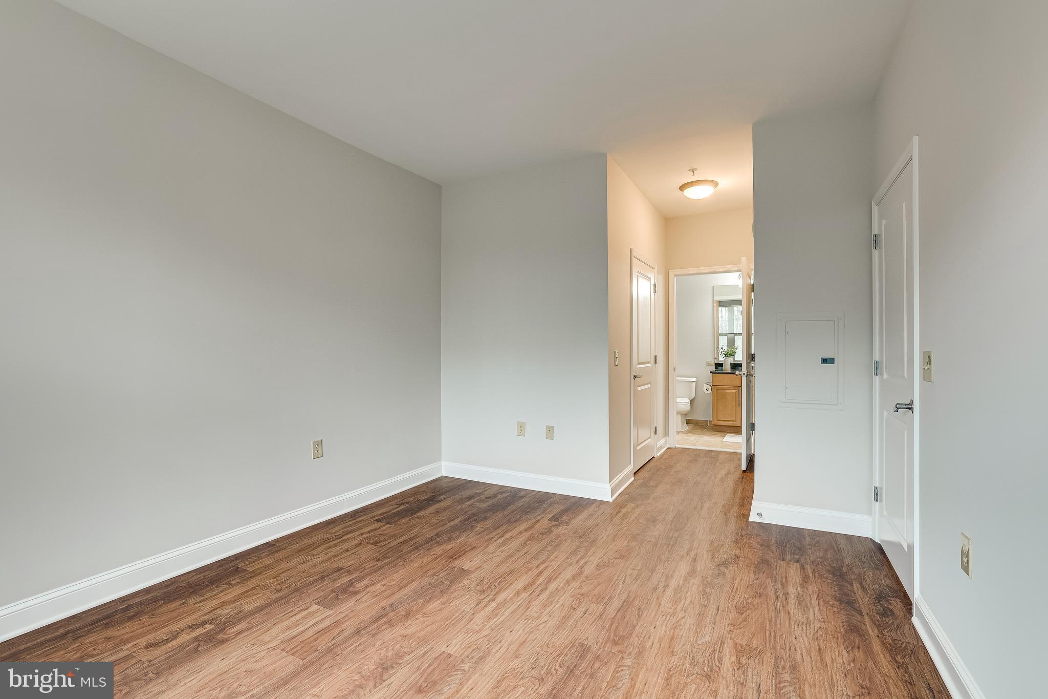 THE MERCER AT RESTON SQUARE - Residential