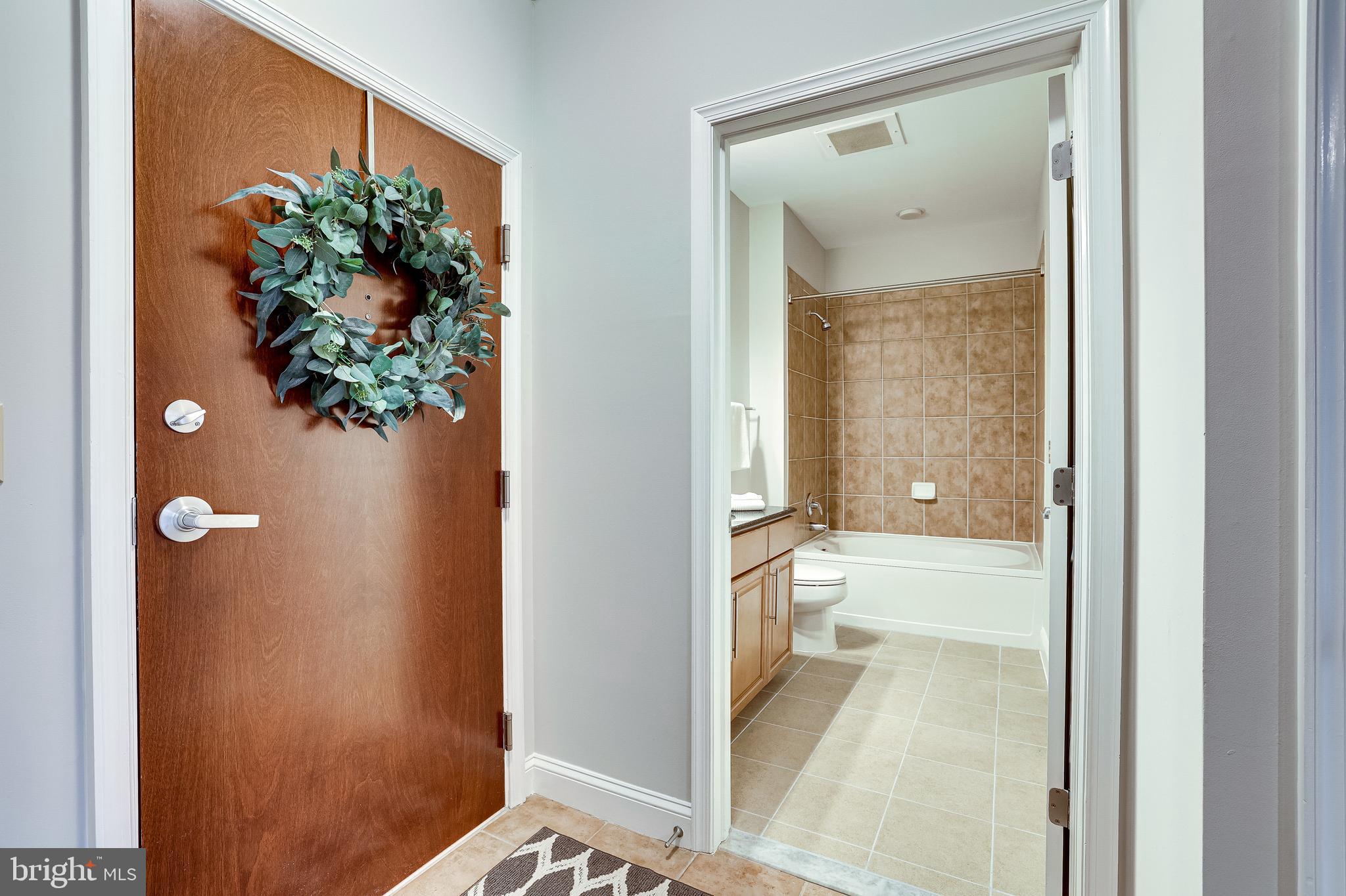 THE MERCER AT RESTON SQUARE - Residential