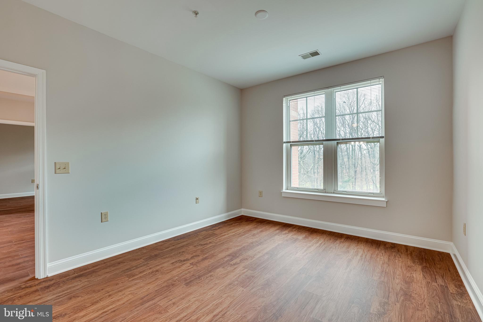 THE MERCER AT RESTON SQUARE - Residential