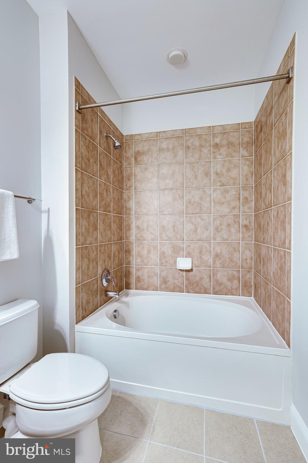 THE MERCER AT RESTON SQUARE - Residential