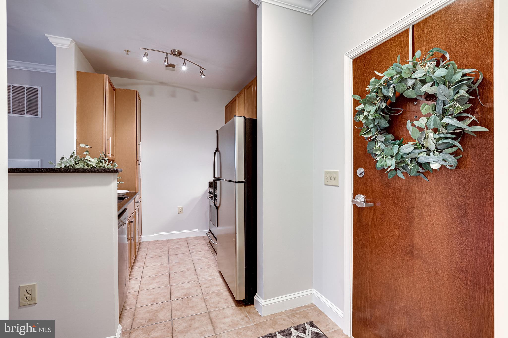 THE MERCER AT RESTON SQUARE - Residential