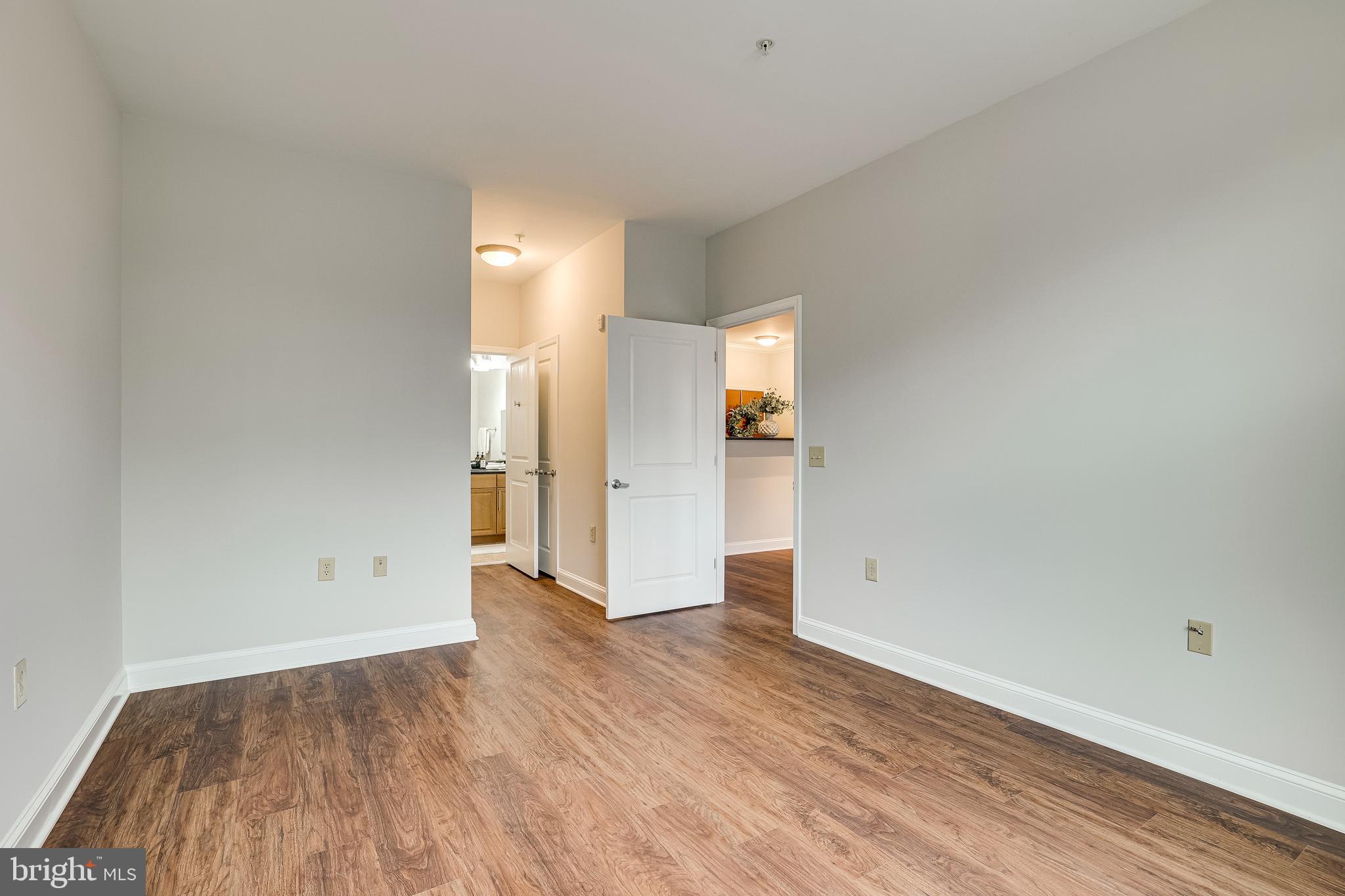 THE MERCER AT RESTON SQUARE - Residential