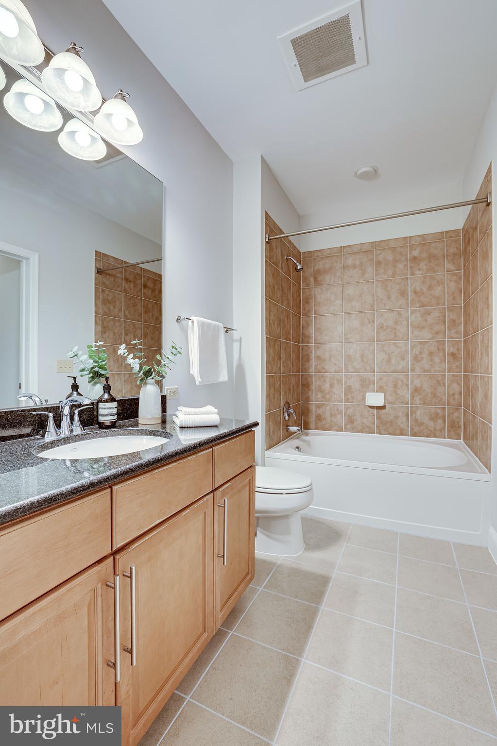 THE MERCER AT RESTON SQUARE - Residential