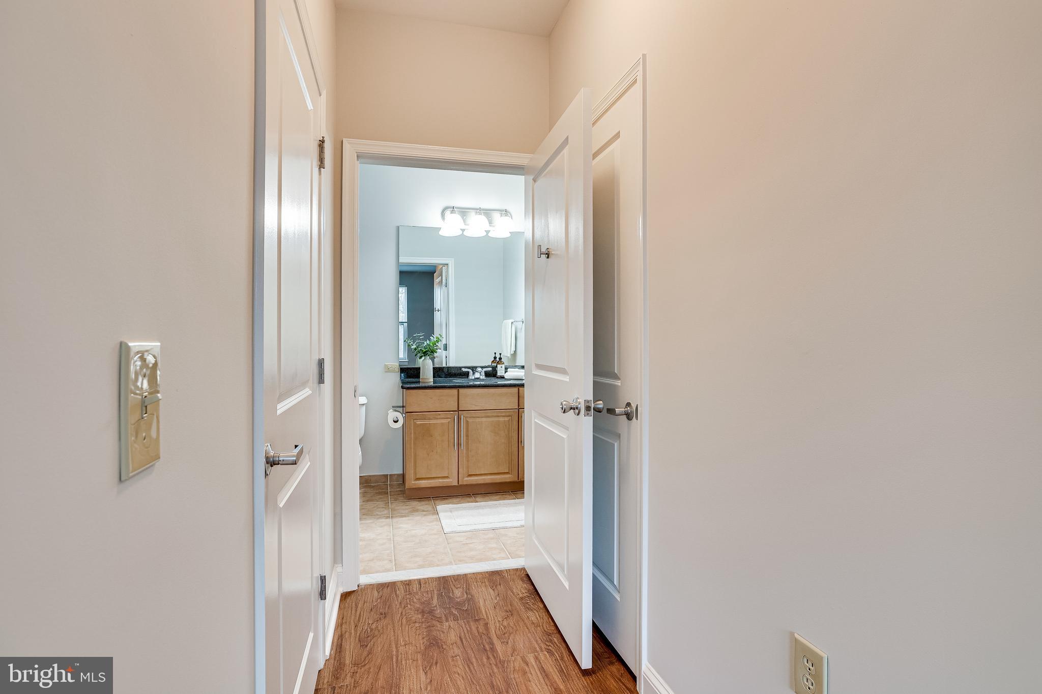 THE MERCER AT RESTON SQUARE - Residential