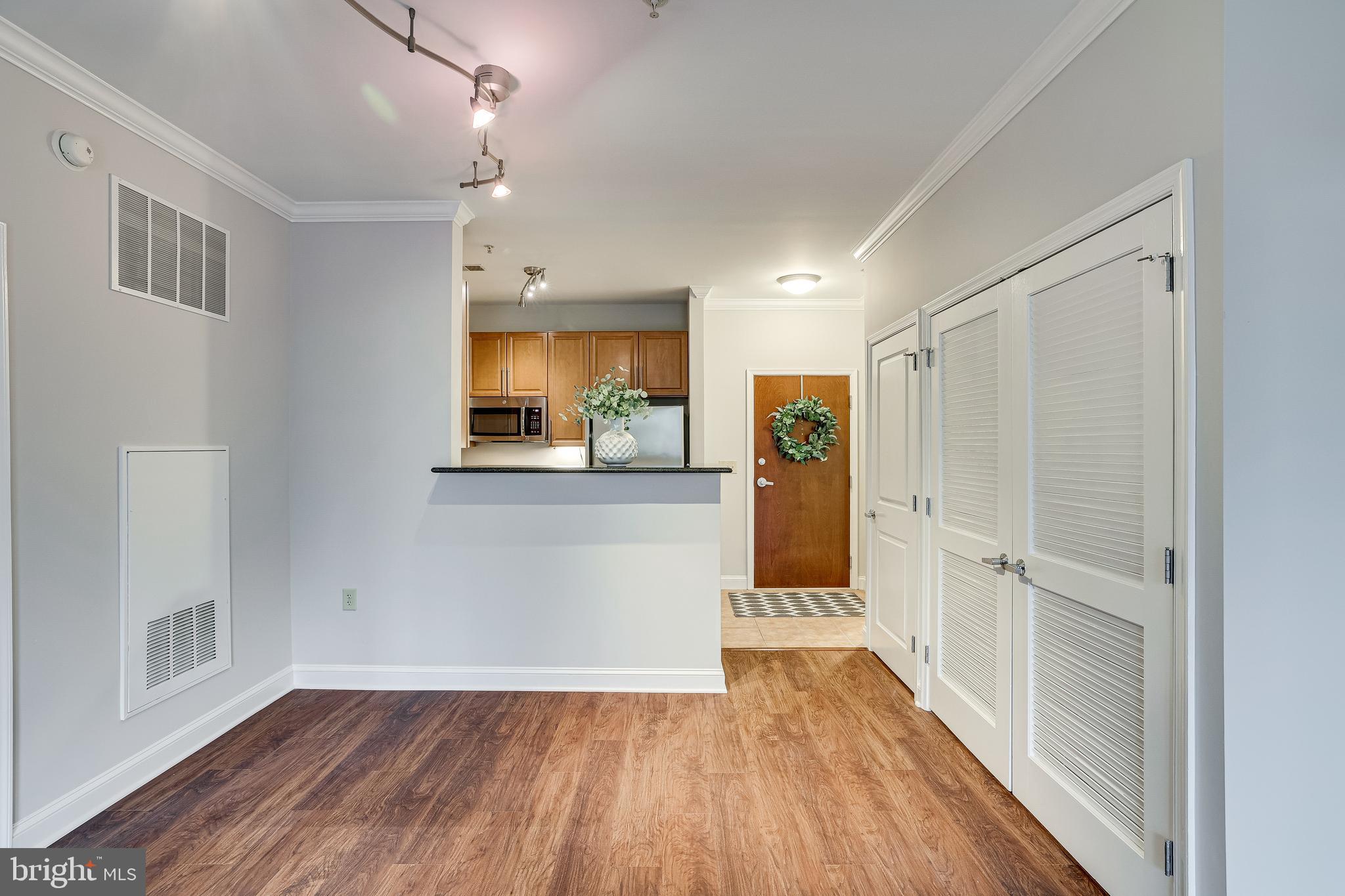 THE MERCER AT RESTON SQUARE - Residential