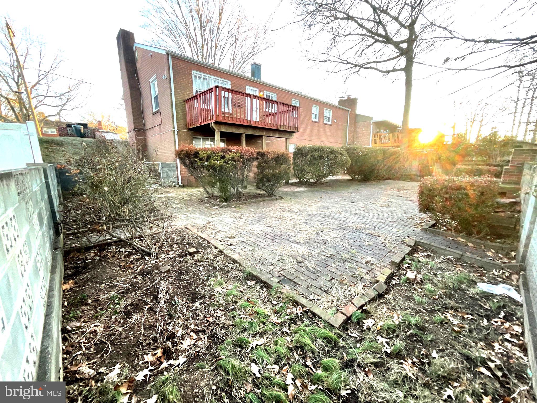 LIVINGSTON PARK - Residential Lease