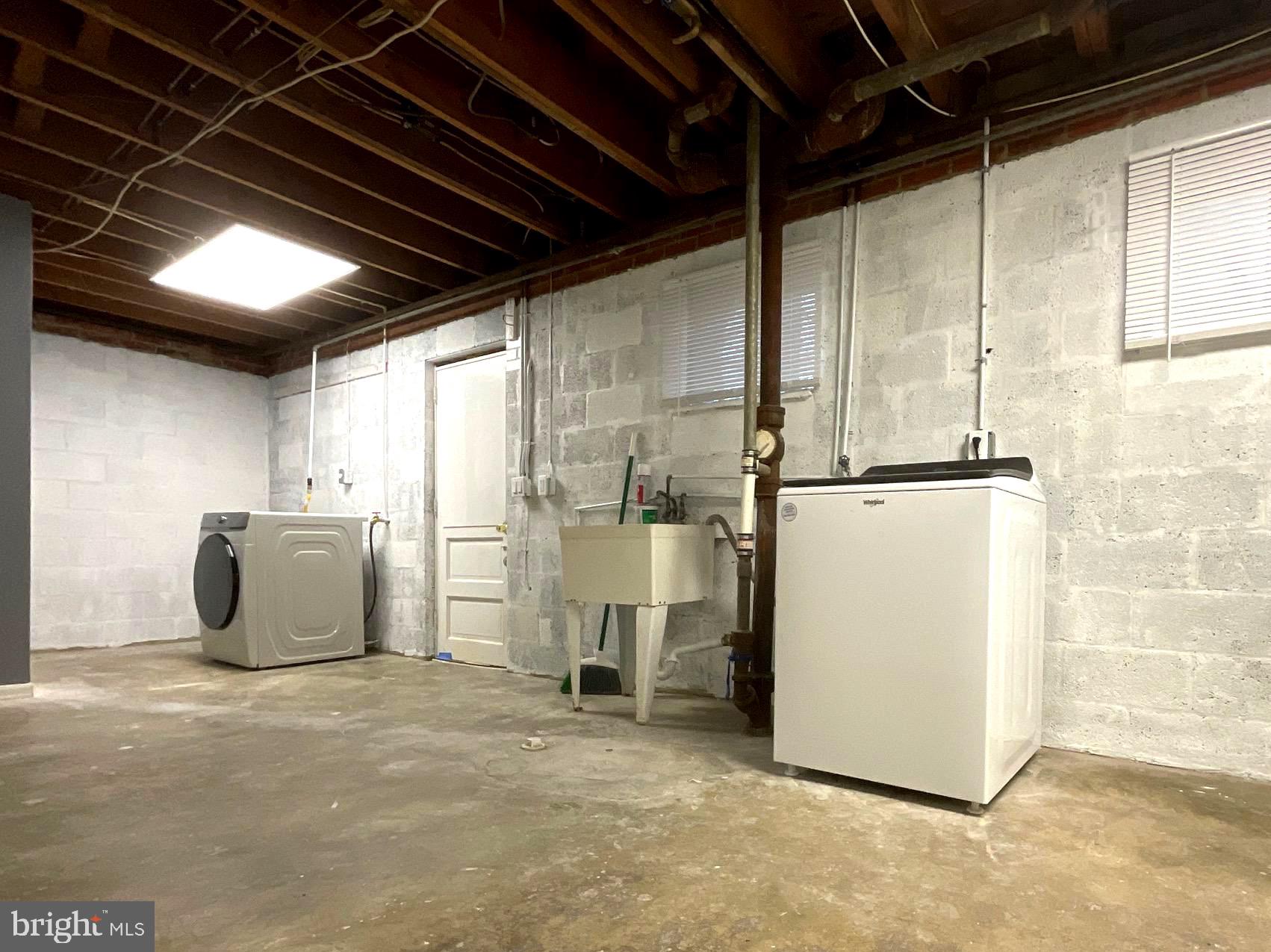 LIVINGSTON PARK - Residential Lease