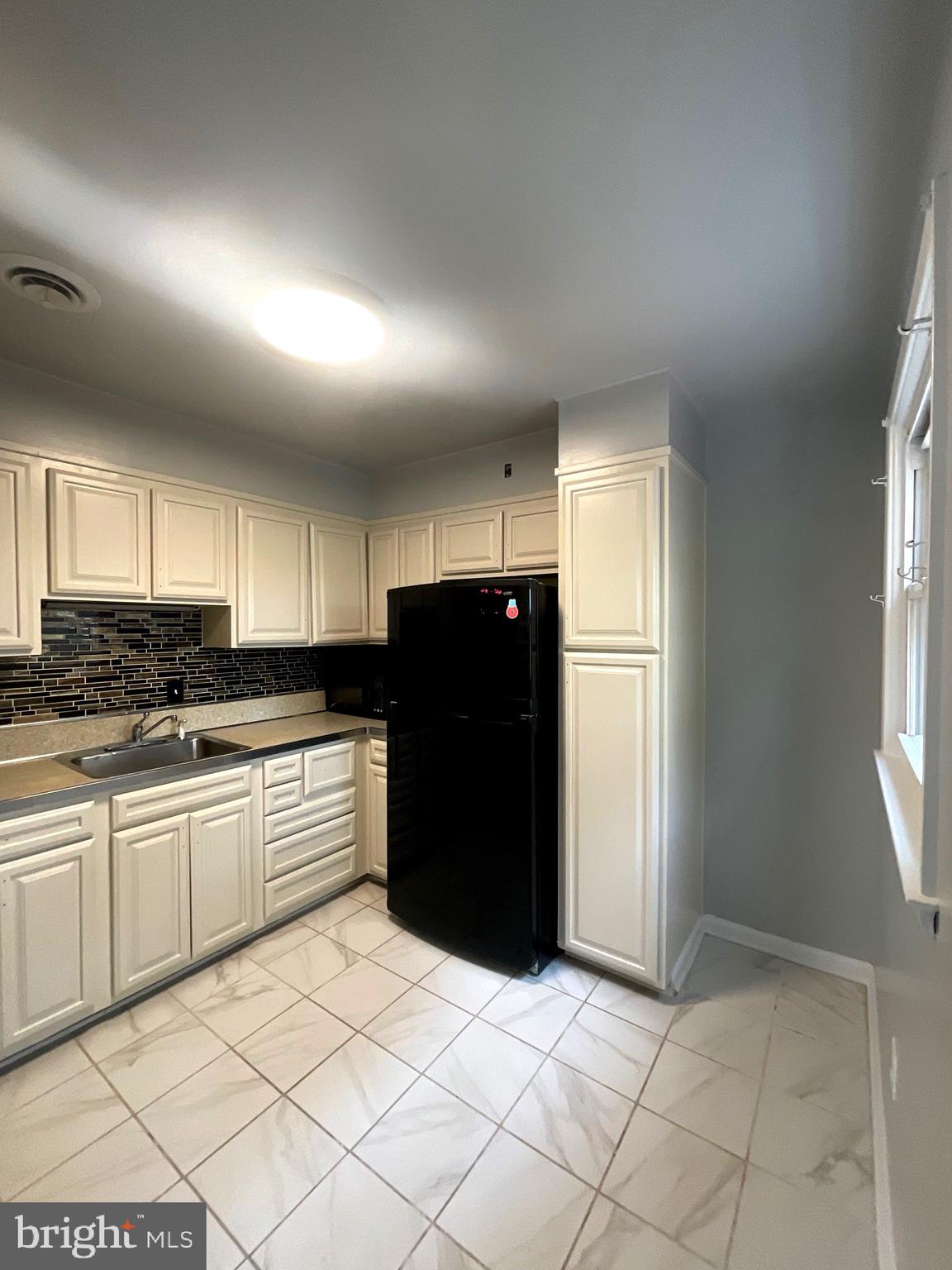 LIVINGSTON PARK - Residential Lease