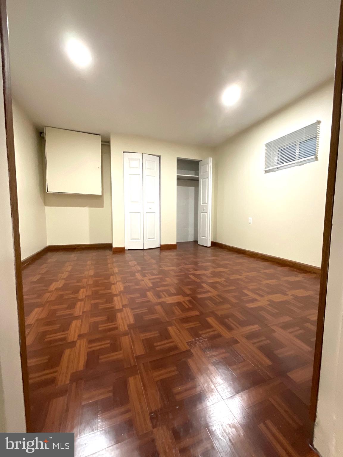 LIVINGSTON PARK - Residential Lease