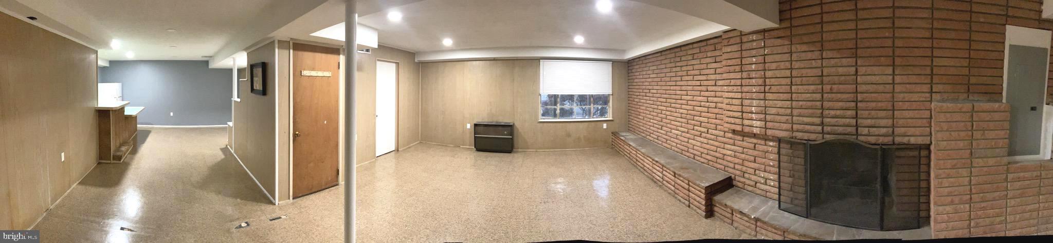 LIVINGSTON PARK - Residential Lease