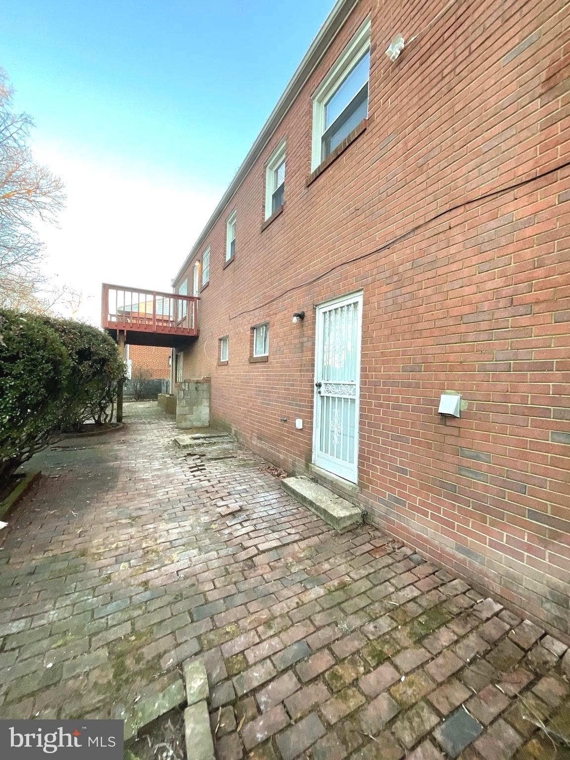 LIVINGSTON PARK - Residential Lease