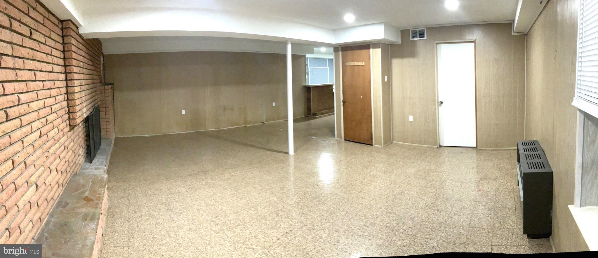 LIVINGSTON PARK - Residential Lease