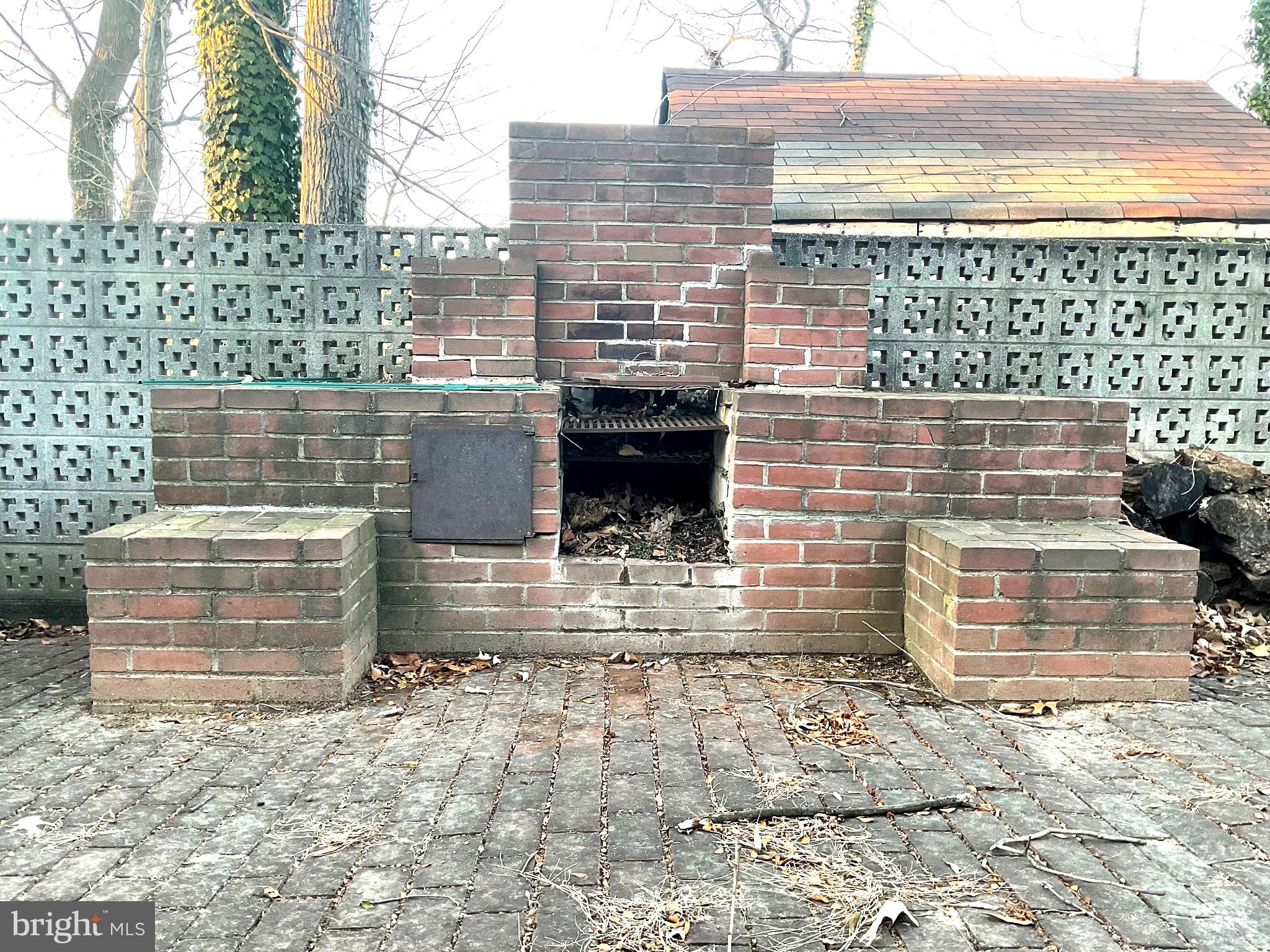 LIVINGSTON PARK - Residential Lease