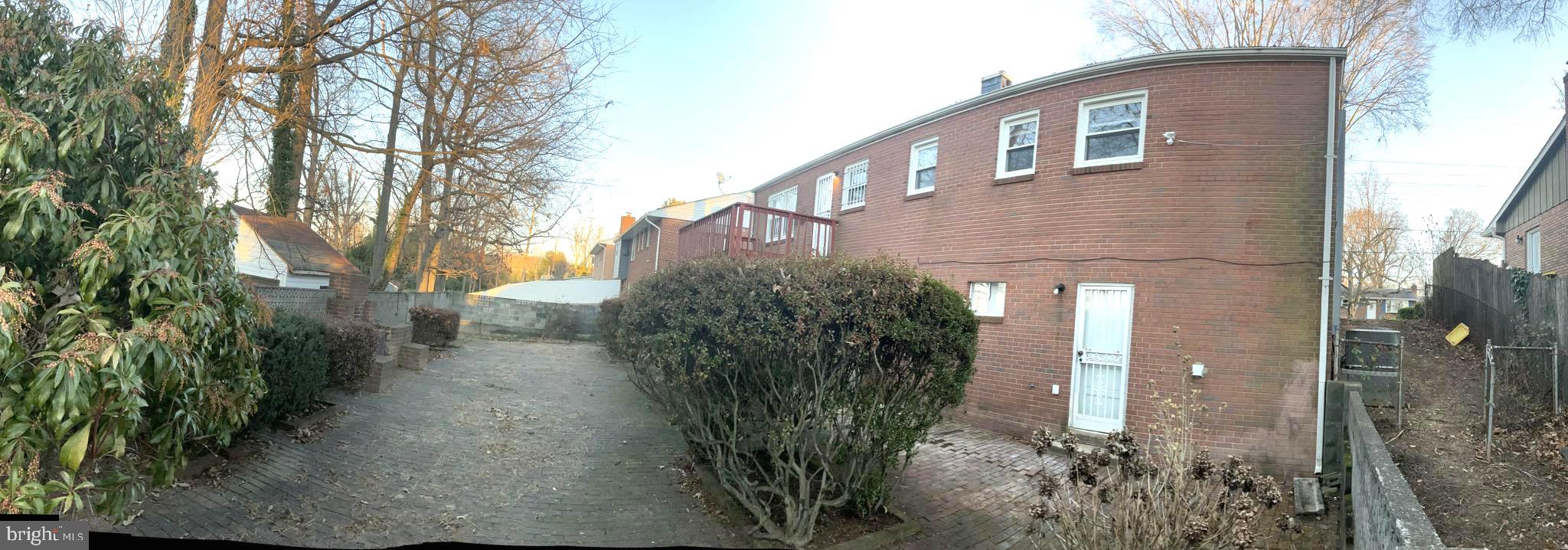 LIVINGSTON PARK - Residential Lease