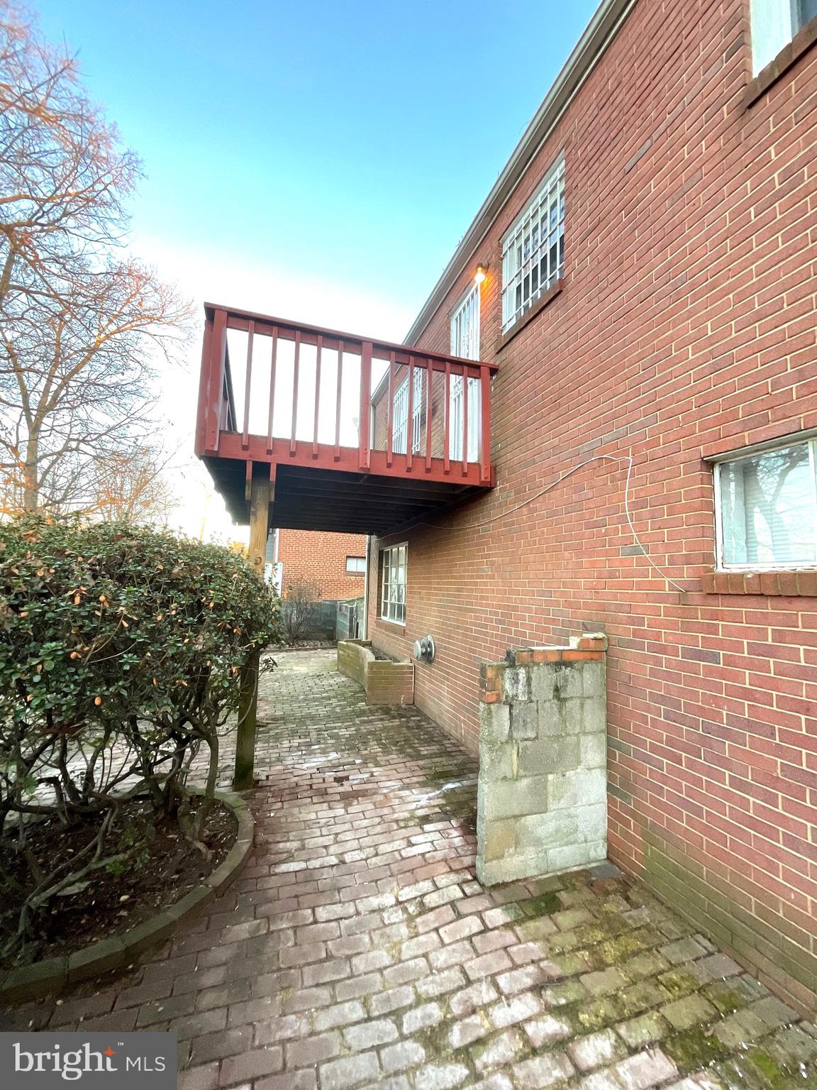 LIVINGSTON PARK - Residential Lease