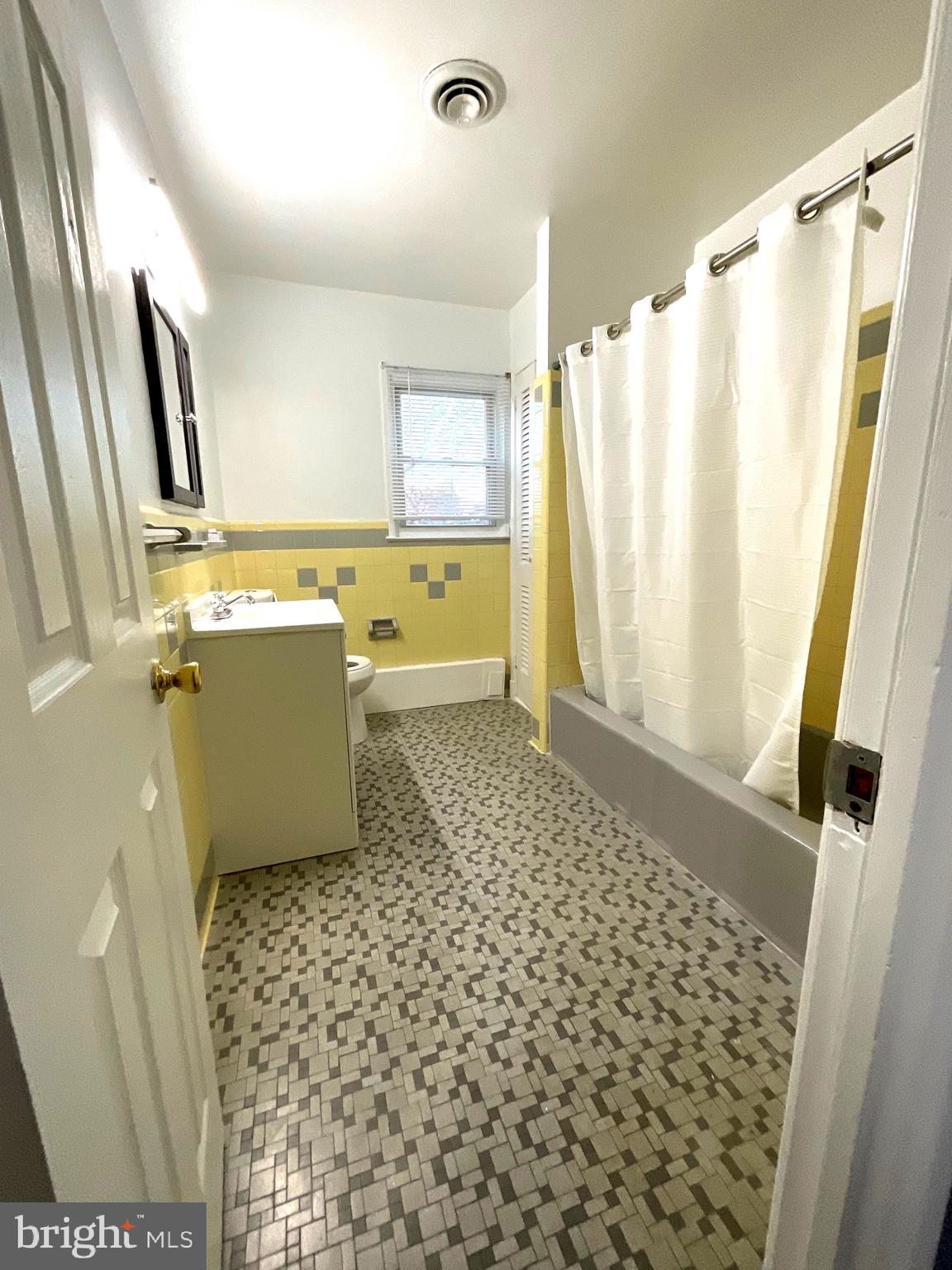 LIVINGSTON PARK - Residential Lease