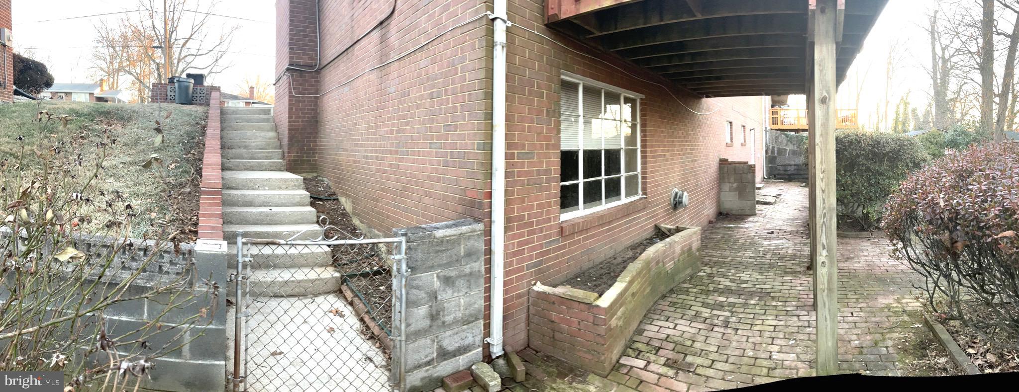 LIVINGSTON PARK - Residential Lease