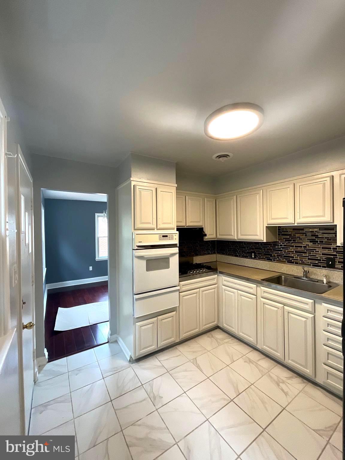 LIVINGSTON PARK - Residential Lease