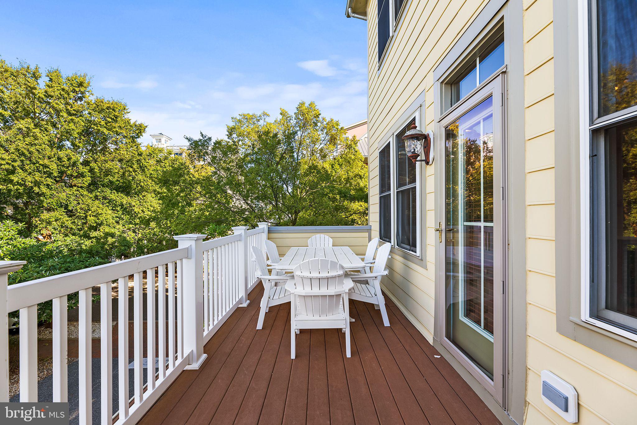 SUNSET ISLAND - Residential