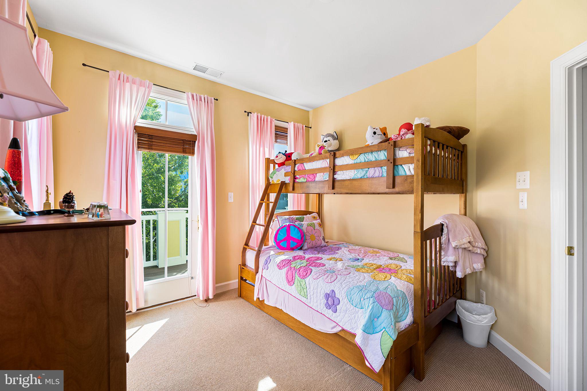 SUNSET ISLAND - Residential