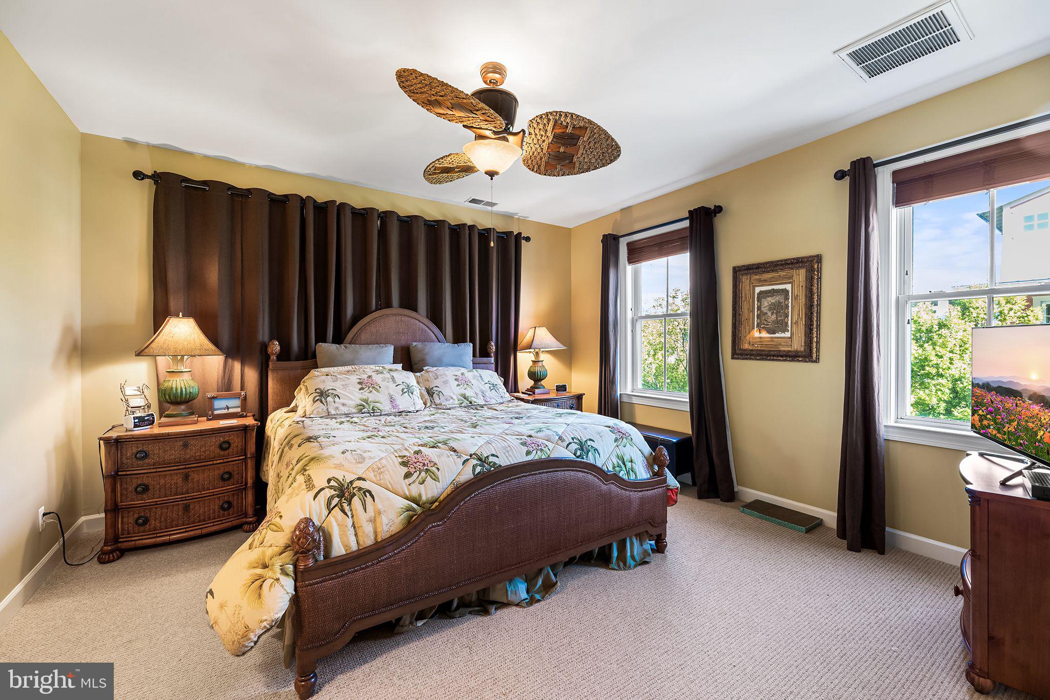 SUNSET ISLAND - Residential