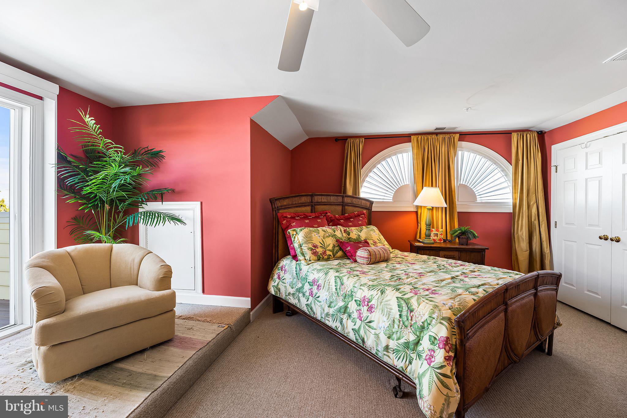 SUNSET ISLAND - Residential