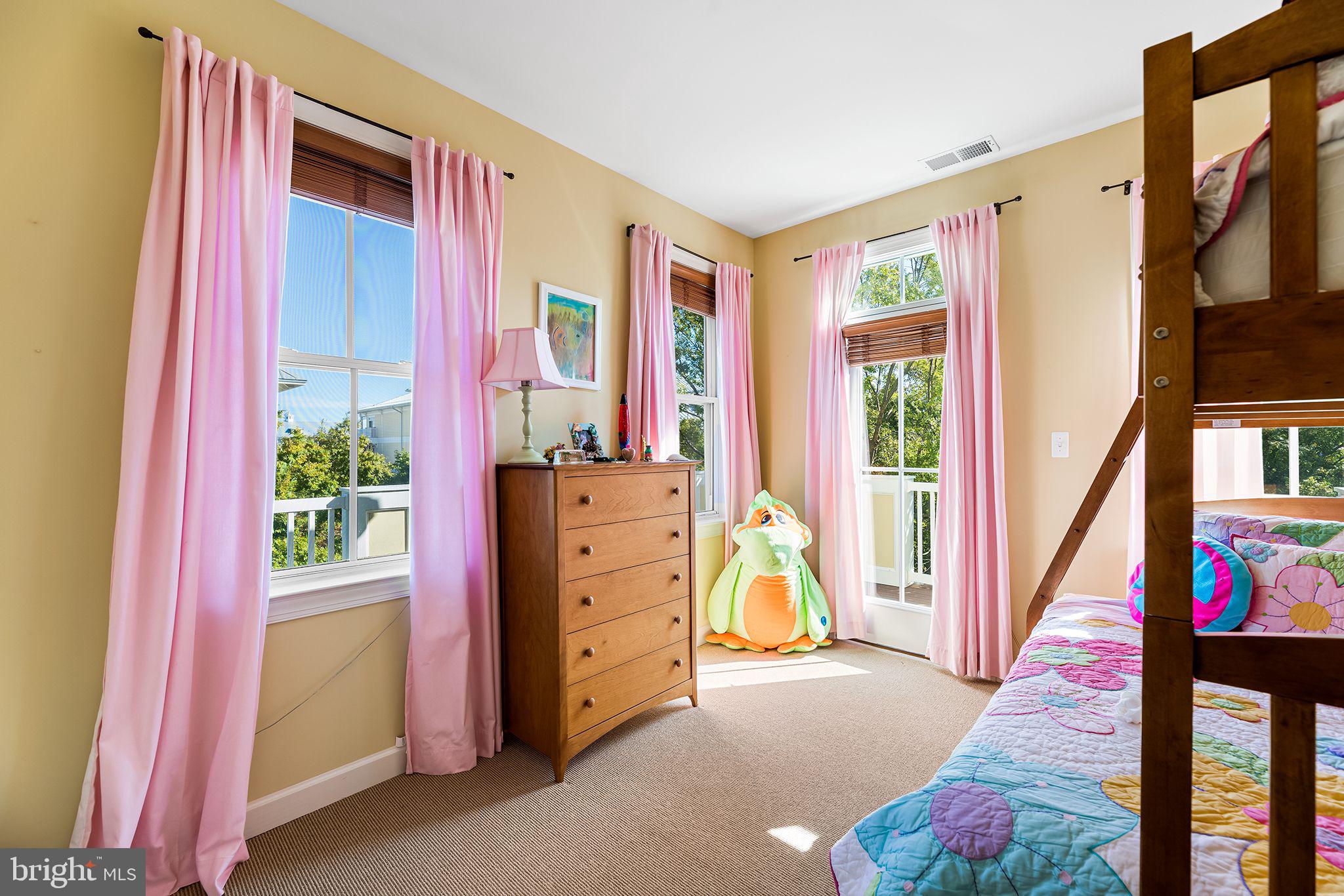 SUNSET ISLAND - Residential