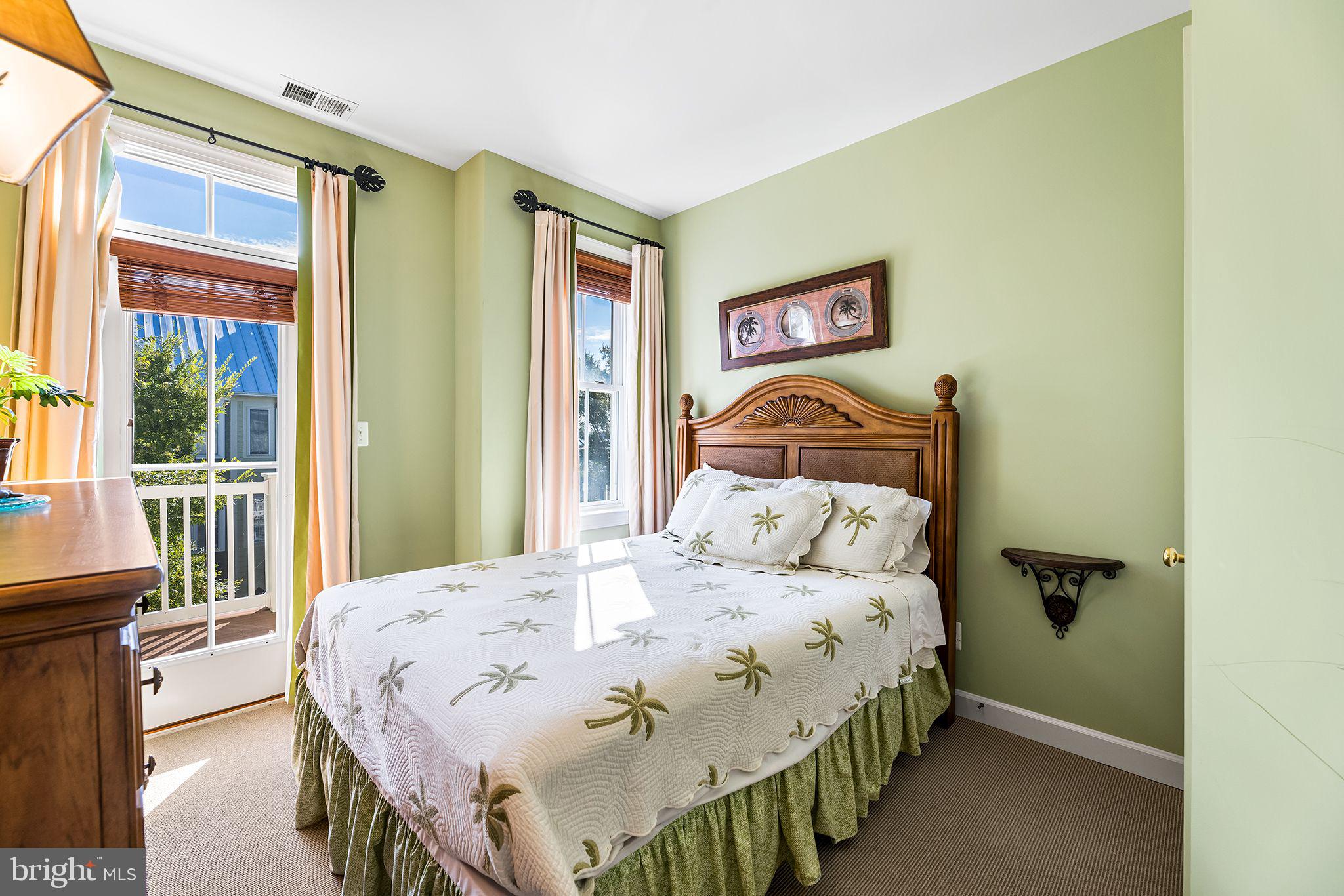 SUNSET ISLAND - Residential