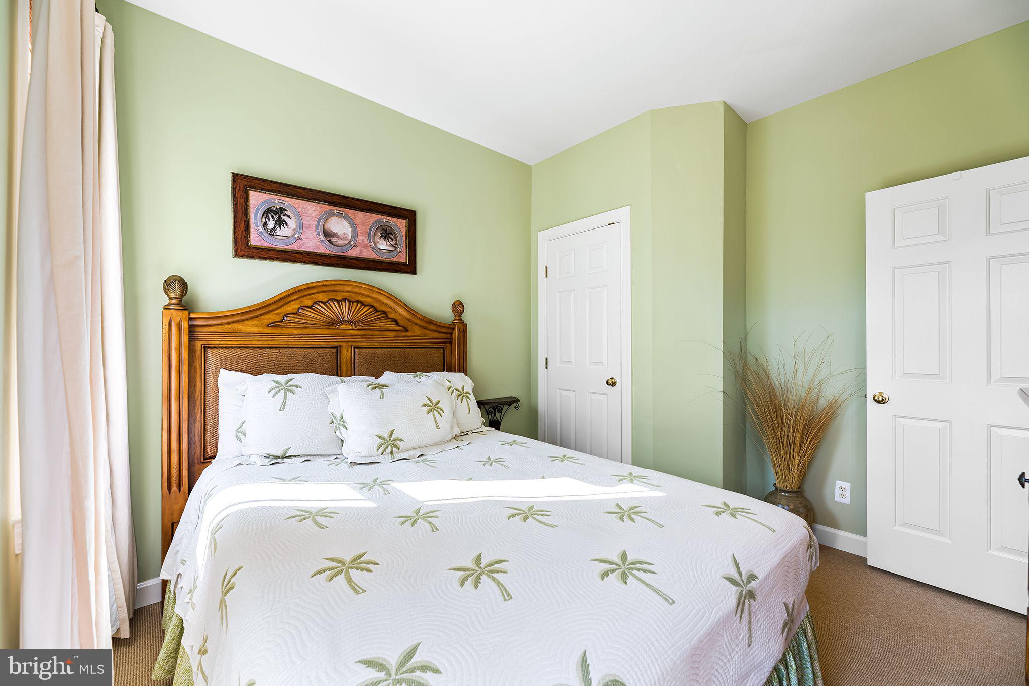 SUNSET ISLAND - Residential