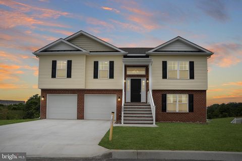233 FINNEY DRIVE MARTINSBURG WV 25405