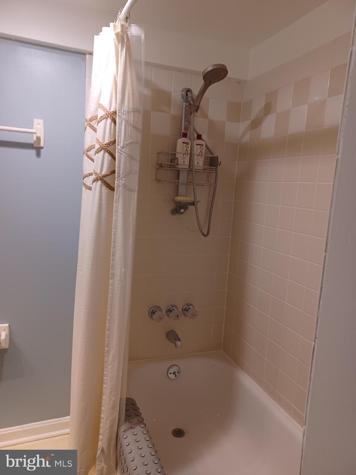 RESTON - Residential Lease