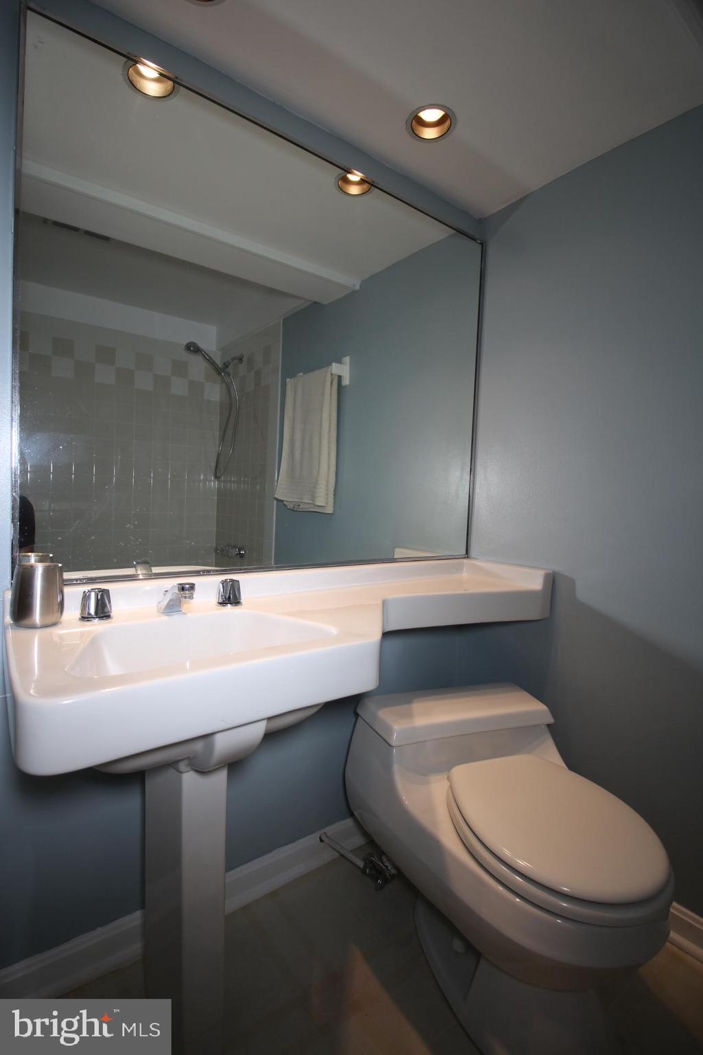 RESTON - Residential Lease