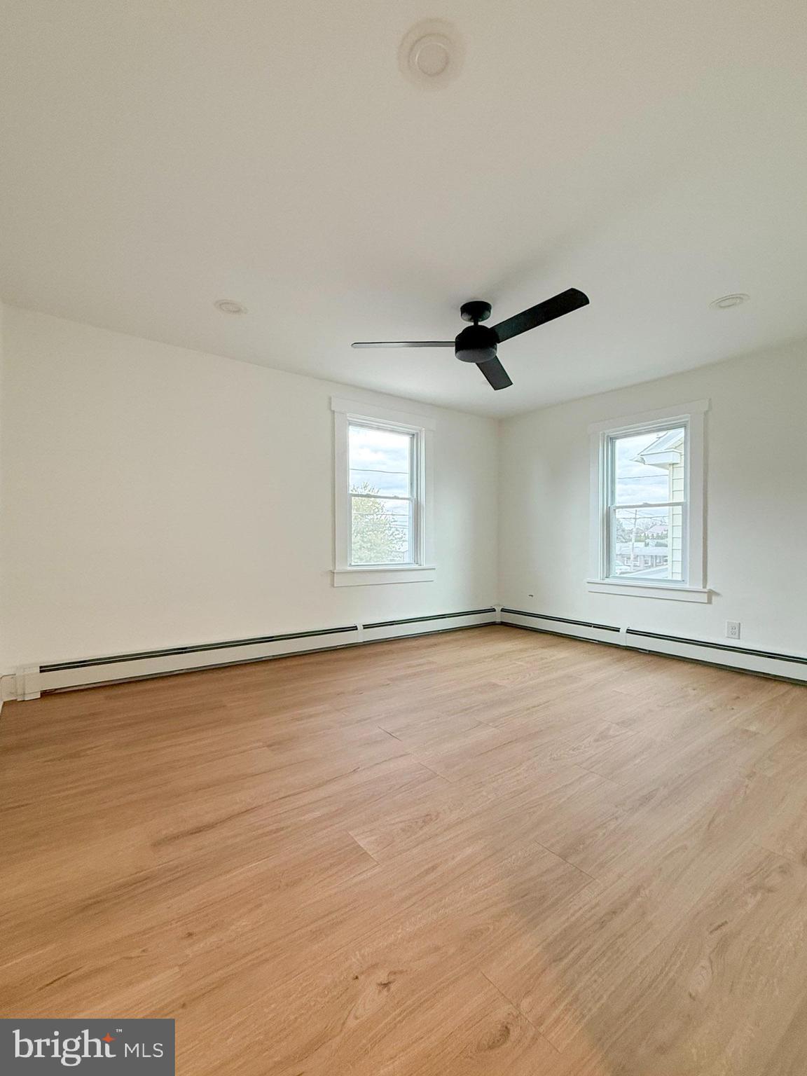 NEW  HOLLAND - Residential