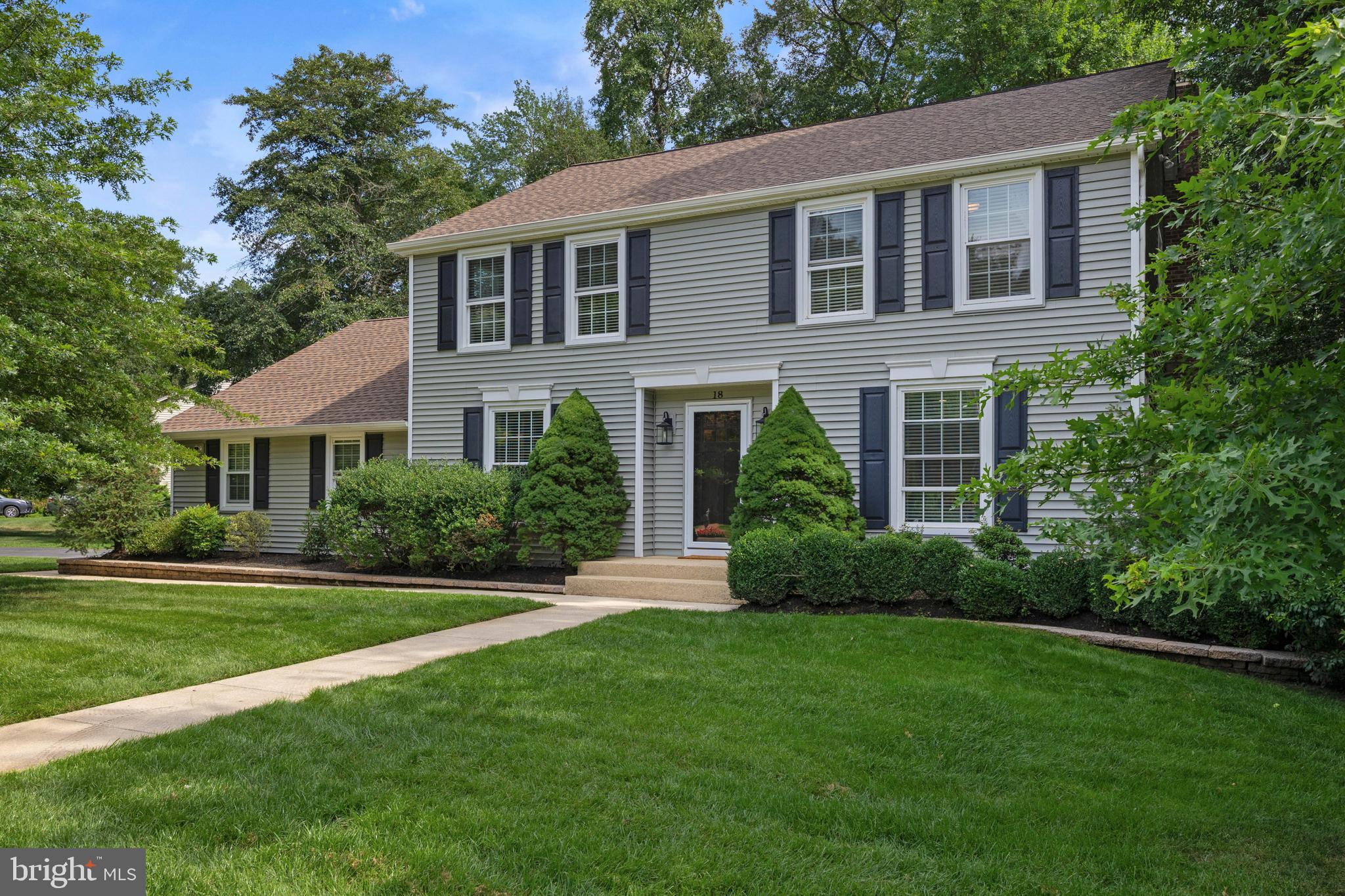 18 OAK HOLLOW DRIVE