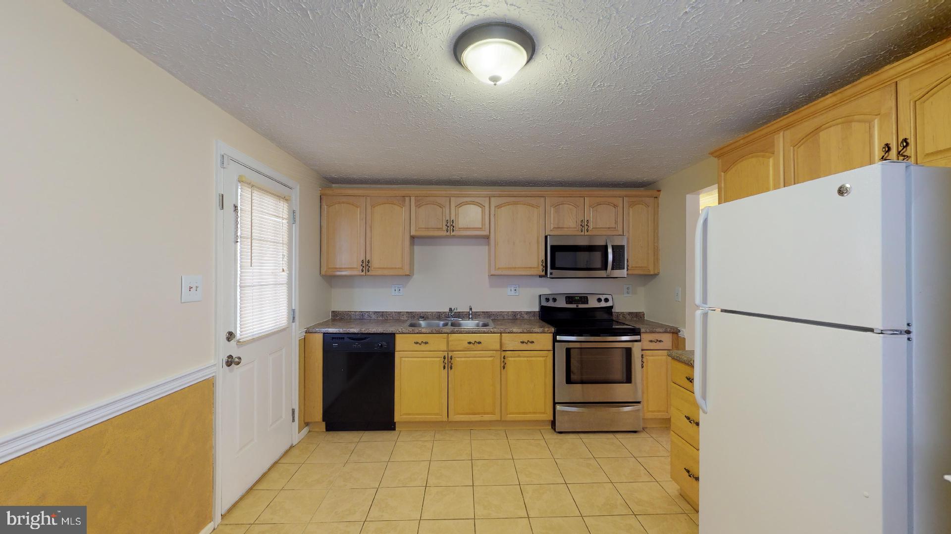 WAKEFIELD NEIGHBORHOOD - Residential Lease