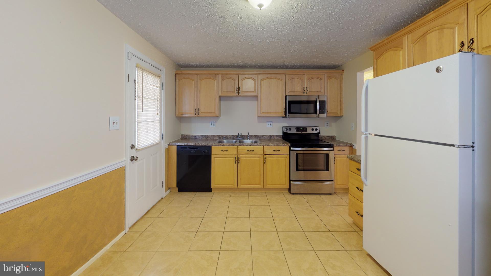 WAKEFIELD NEIGHBORHOOD - Residential Lease