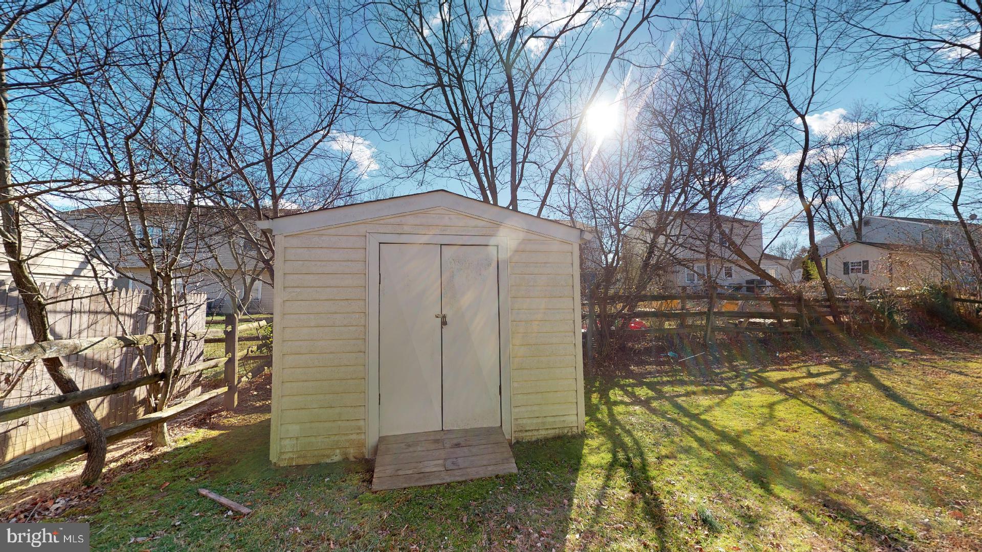 WAKEFIELD NEIGHBORHOOD - Residential Lease