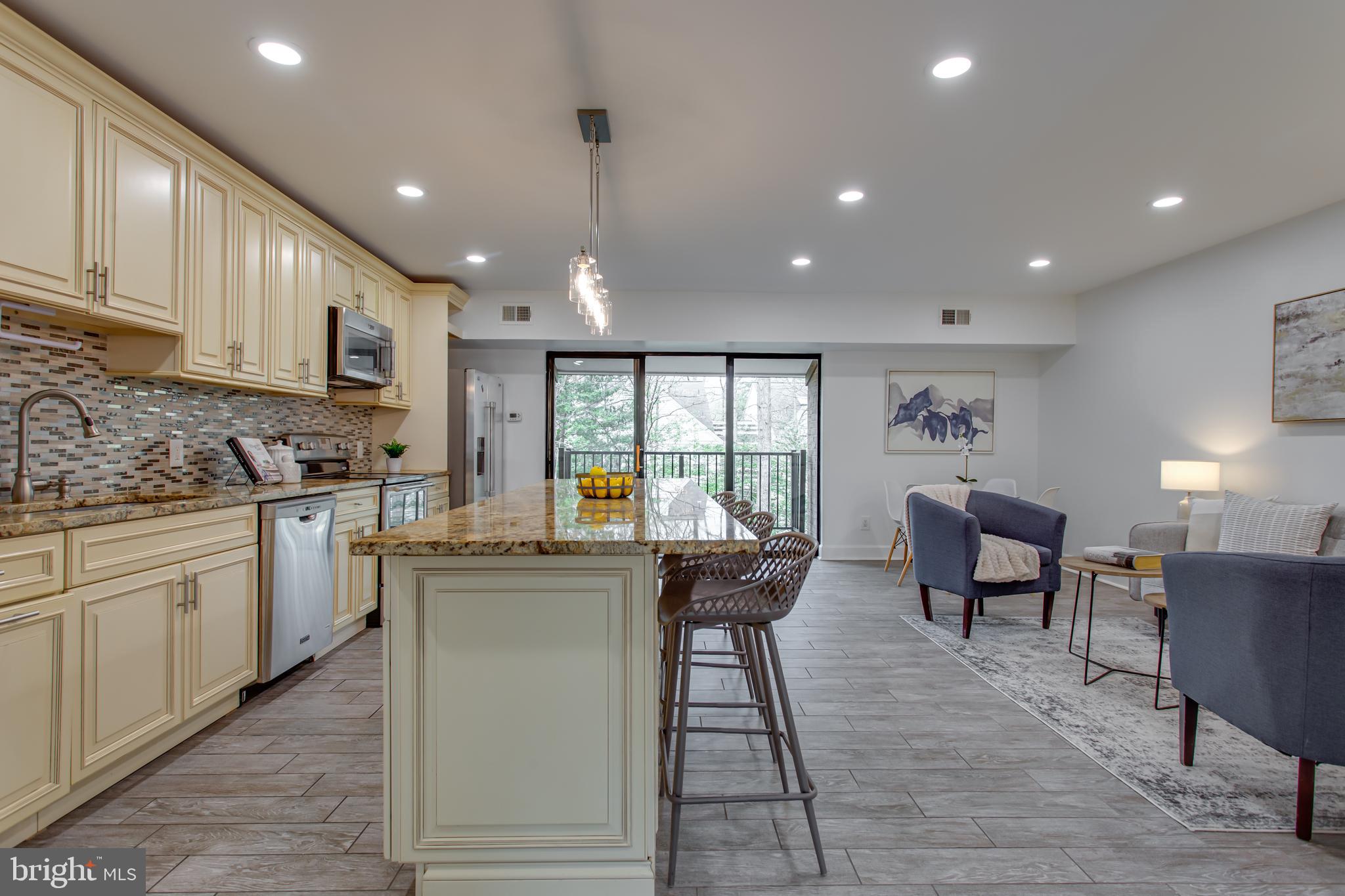 2206 CASTLE ROCK SQUARE 22C
