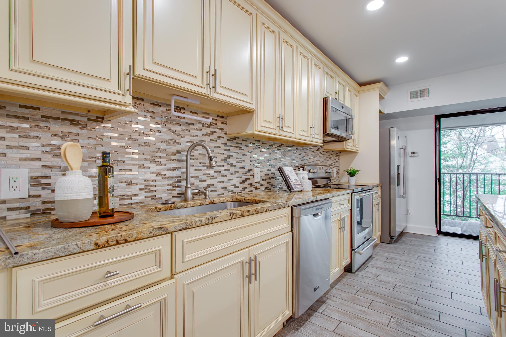 2206 CASTLE ROCK SQUARE 22C