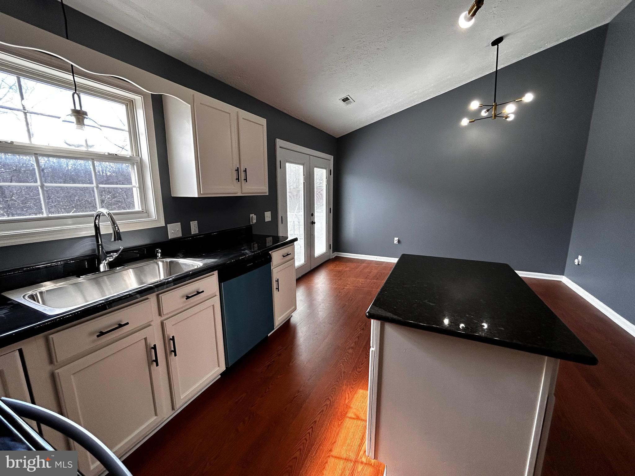 HILL VALLEY - Residential