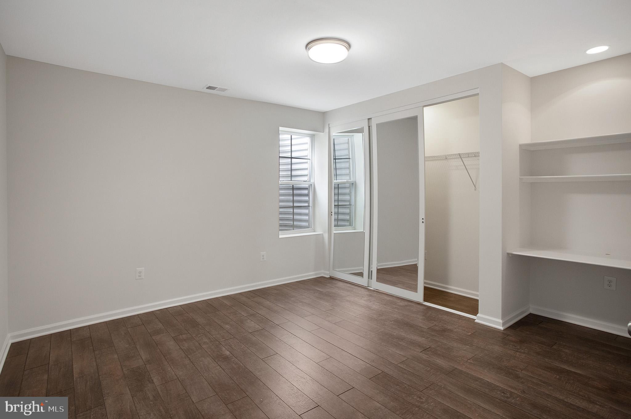 ONE LOUDOUN - Residential