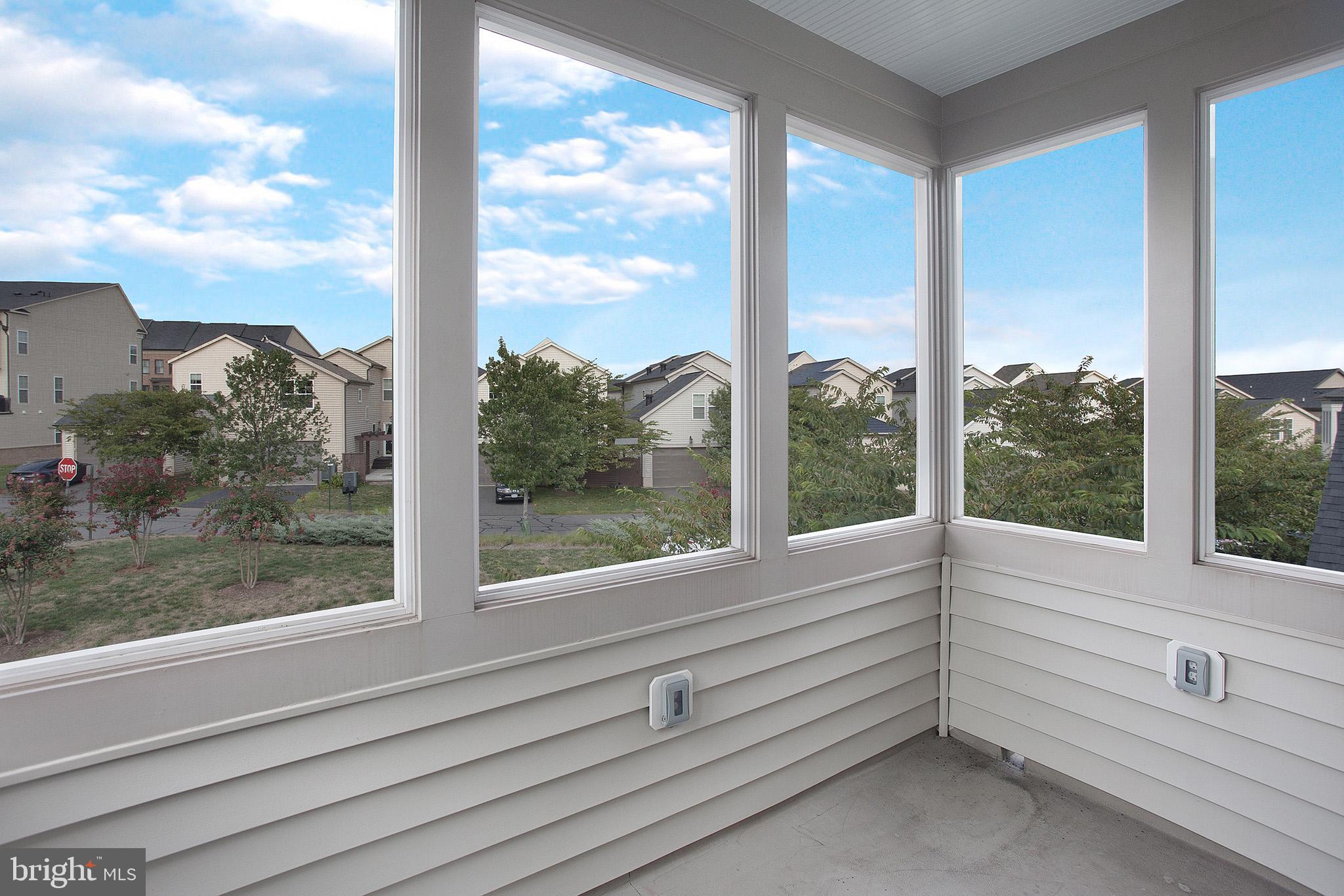 ONE LOUDOUN - Residential