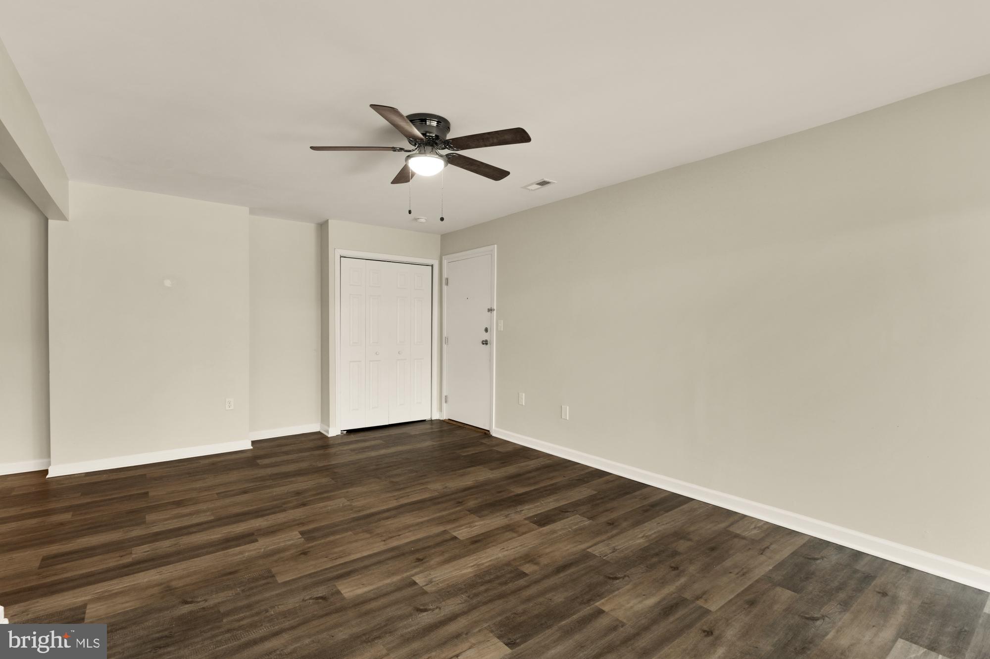 882 COLLEGE PARKWAY 882-30