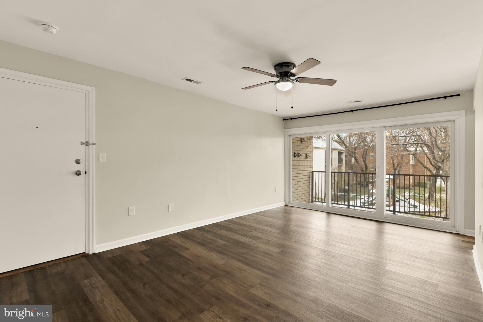 882 COLLEGE PARKWAY 882-30